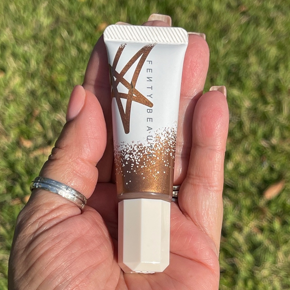 FENTY BEAUTY Killawatt Freestyle Highlighter In Butta Brownie - Picture 8 of 10